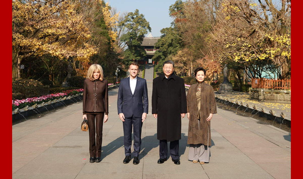 習近平同法國總統(tǒng)馬克龍在成都進行友好交流